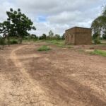 UN TERRAIN NU DE 5000 M² À USAGE COMMERCIAL EN VENTE À NIOKO 2 — PERFECTOR IMMOBILIER